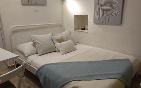 Tiny Studio In City Center Stone House